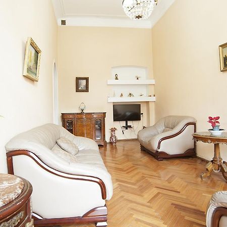 Apartment In Purtseladze Street Tbilisi Esterno foto
