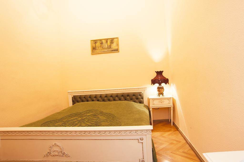 Apartment In Purtseladze Street Tbilisi Esterno foto
