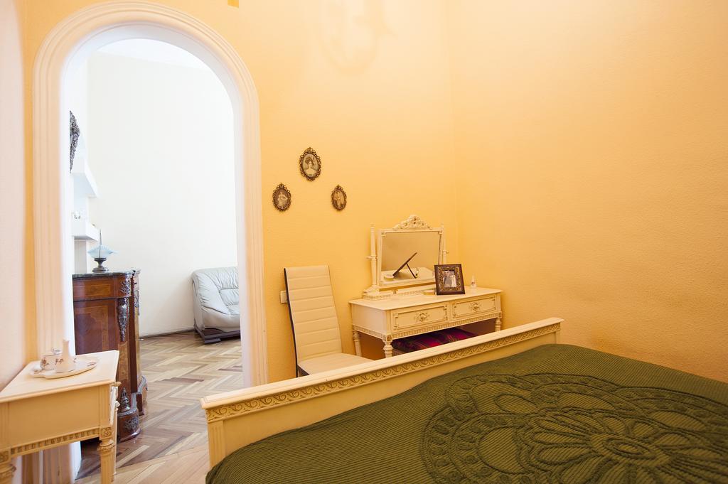 Apartment In Purtseladze Street Tbilisi Esterno foto