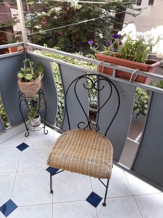Apartment In Purtseladze Street Tbilisi Esterno foto